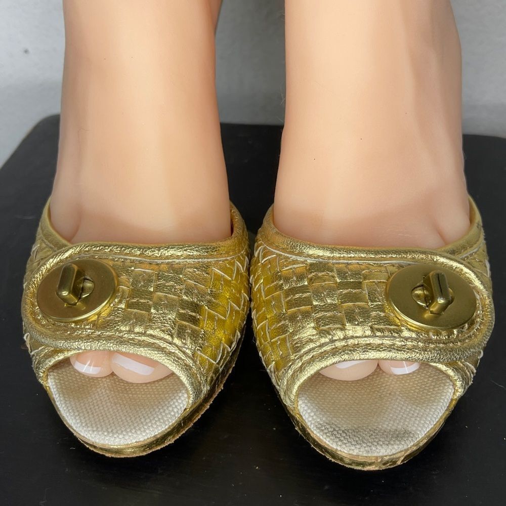 Coach Gold Leather‎ Heels - Picture 3 of 7